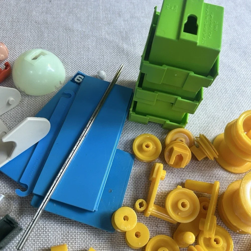 Vintage Fisher Price Construx 283pcs Building Mixed Parts Yellow Hard Case 1980s